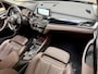 BMW X1 sDrive20i 192 PK Org.NL! / HUD / Naiv Pro / Keyless / Afn. Trekhaak / Camera / Leder / Stoelverwarming / LED / 18'' LMV