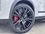 Jaecoo 7 1.5 GDI SHS-P Exclusive Black Pack, Cognac Ledere bekleding en 21 Inch velgen met 1500 KG trekgewicht, 1200 KM RANGE Navigatie, Elektrische achterklep, Luxe lederen bekleding en 7 jaar garantie Nu met 3000 euro zomervoordeel!