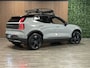 Volvo EX30 Cross Country Twin Motor Performance Ultra 69 kWh | incl. Dakrek en 2 sets wielen | Nieuw | 360° 3D Camera | Stoel en Stuurwielverwarming | Panoramadak | Harman Kardon | Elektrische voorstoelen | Adaptieve Cruise Control | Pilot Assist | BLIS Dode Hoek Detectie | Keyless Drive | Parkeersensoren voor+achter | 20 Inch | Privacy Glass | Google Infotainment | Elektrisch bedienbare achterklep | Electronic Climate Control 2-Zone | Indigo - Textiel / Nordico bekleding | Warmtepomp | Apple Carplay | Volvo On Call met mobiele App functie | Vapour Grey Metallic |