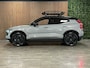 Volvo EX30 Cross Country Twin Motor Performance Ultra 69 kWh | incl. Dakrek en 2 sets wielen | Nieuw | 360° 3D Camera | Stoel en Stuurwielverwarming | Panoramadak | Harman Kardon | Elektrische voorstoelen | Adaptieve Cruise Control | Pilot Assist | BLIS Dode Hoek Detectie | Keyless Drive | Parkeersensoren voor+achter | 20 Inch | Privacy Glass | Google Infotainment | Elektrisch bedienbare achterklep | Electronic Climate Control 2-Zone | Indigo - Textiel / Nordico bekleding | Warmtepomp | Apple Carplay | Volvo On Call met mobiele App functie | Vapour Grey Metallic |