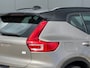 Volvo XC40 T4 Recharge R-Design | Camera | Parkeersensoren voor en achter | Stoel en stuurwielverwarming | BLIS | Adaptieve Cruise control |