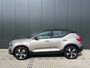 Volvo XC40 T4 Recharge R-Design | Camera | Parkeersensoren voor en achter | Stoel en stuurwielverwarming | BLIS | Adaptieve Cruise control |