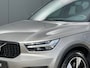 Volvo XC40 T4 Recharge R-Design | Camera | Parkeersensoren voor en achter | Stoel en stuurwielverwarming | BLIS | Adaptieve Cruise control |
