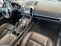 Porsche Cayenne 3.0 S E-Hybrid/NL Auto/NAP/Panoramadak/Navigatie/Parkeerassistent/Luxe Ledere Stoelen met Stoelverwarming&Elektr./Achterklep&Trekhaak Elektr./21 Inch Lmv
