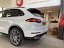 Porsche Cayenne 3.0 S E-Hybrid/NL Auto/NAP/Panoramadak/Navigatie/Parkeerassistent/Luxe Ledere Stoelen met Stoelverwarming&Elektr./Achterklep&Trekhaak Elektr./21 Inch Lmv