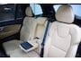 Volvo XC90 T8 455PK Recharge AWD Ultimate Bright / Luchtvering / Bowers & Wilkins / Schuif-kanteldak / 360 Camera / Head Up Display / Nappaleder met ventilatie / Massagefunctie / Gelamineerde zijruiten / 22'' Velgen / Trekhaak /  Stoelverwarming / Stuurverwarming