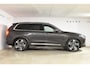 Volvo XC90 T8 455PK Recharge AWD Ultimate Bright / Luchtvering / Bowers & Wilkins / Schuif-kanteldak / 360 Camera / Head Up Display / Nappaleder met ventilatie / Massagefunctie / Gelamineerde zijruiten / 22'' Velgen / Trekhaak /  Stoelverwarming / Stuurverwarming