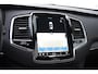 Volvo XC90 T8 455PK Recharge AWD Ultimate Bright / Luchtvering / Bowers & Wilkins / Schuif-kanteldak / 360 Camera / Head Up Display / Nappaleder met ventilatie / Massagefunctie / Gelamineerde zijruiten / 22'' Velgen / Trekhaak /  Stoelverwarming / Stuurverwarming