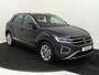 Volkswagen T-Roc 1.0 TSI Style | Parkeerassistent | Digital cockpit Pro | CarPlay | LED Plus verlichting | Adaptieve cruise control | Climate control | Parkeersensoren |