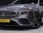 Mercedes-Benz A-klasse 180 Business Solution AMG [SCHUIFKANTELDAK, MEMORY SEATS, SFEERVERLICHTING, CRUISE CONTROL, BLUETOOTH TELEFOON, ACHTERUITRIJCAMERA, PDC V+A, NIEUWSTAAT]