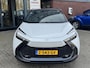 Toyota C-HR 2.0 Plug-in Hybrid 220 Première Edition PANODAK LEER 360° CAMERA JBL-AUDIO EL-STOEL STOEL/STUURVERW BLIND SPOT KEYLESS LED EL-ACHTERKLEP 19'' LM-VELGEN NL-AUTO