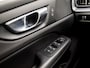 Volvo V60 2.0 B3 Momentum Sport 177Pk Automaat (APPLE CARPLAY, GROOT NAVI, GETINT GLAS, SPORTSTOELEN, PARKEERSENSOREN, DAKRAILS ZWART, LANE ASSIST, NIEUWE APK, NIEUWSTAAT)