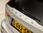 Volvo V60 2.0 B3 Momentum Sport 177Pk Automaat (APPLE CARPLAY, GROOT NAVI, GETINT GLAS, SPORTSTOELEN, PARKEERSENSOREN, DAKRAILS ZWART, LANE ASSIST, NIEUWE APK, NIEUWSTAAT)