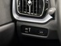 Volvo V60 2.0 B3 Momentum Sport 177Pk Automaat (APPLE CARPLAY, GROOT NAVI, GETINT GLAS, SPORTSTOELEN, PARKEERSENSOREN, DAKRAILS ZWART, LANE ASSIST, NIEUWE APK, NIEUWSTAAT)