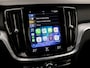 Volvo V60 2.0 B3 Momentum Sport 177Pk Automaat (APPLE CARPLAY, GROOT NAVI, GETINT GLAS, SPORTSTOELEN, PARKEERSENSOREN, DAKRAILS ZWART, LANE ASSIST, NIEUWE APK, NIEUWSTAAT)
