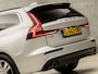 Volvo V60 2.0 B3 Momentum Sport 177Pk Automaat (APPLE CARPLAY, GROOT NAVI, GETINT GLAS, SPORTSTOELEN, PARKEERSENSOREN, DAKRAILS ZWART, LANE ASSIST, NIEUWE APK, NIEUWSTAAT)