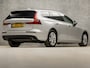 Volvo V60 2.0 B3 Momentum Sport 177Pk Automaat (APPLE CARPLAY, GROOT NAVI, GETINT GLAS, SPORTSTOELEN, PARKEERSENSOREN, DAKRAILS ZWART, LANE ASSIST, NIEUWE APK, NIEUWSTAAT)