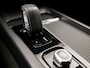 Volvo V60 2.0 B3 Momentum Sport 177Pk Automaat (APPLE CARPLAY, GROOT NAVI, GETINT GLAS, SPORTSTOELEN, PARKEERSENSOREN, DAKRAILS ZWART, LANE ASSIST, NIEUWE APK, NIEUWSTAAT)