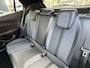 Peugeot 2008 130 Pk * AUTOMAAT * Allure * 3D Instrumentenpaneel * 1/2 Lederen Interieur * Achteruitrij Parkeer Camera * Climate & Cruise Control * Dubbel verchroomde Uitlaat * G-Force Meter * Navigatie & Spotify via  Apple Carplay /  Vingerhoets; Vierde Generatie Eersteklas Service. Al meer dan 100 jaar een begrip in de Brabantse Kempen.