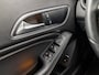 Mercedes-Benz CLA 180 Solution Sport Automaat (GROOT NAVI, CAMERA, LEDER, STOELVERWARMING, ZWART HEMEL, SPORTSTOELEN, PARKEERSENSOREN, LED KOPLAMPEN, NIEUWE APK, NIEUWSTAAT)