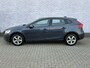 Volvo V40 2.0 T2 Nordic+ | Stoelverwarming Voor | Parkeerverwarming | Parkeersensoren Achter | LED Koplampen | Navigatie | Verwarmde Voorruit |