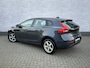 Volvo V40 2.0 T2 Nordic+ | Stoelverwarming Voor | Parkeerverwarming | Parkeersensoren Achter | LED Koplampen | Navigatie | Verwarmde Voorruit |