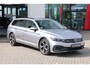 Volkswagen Passat 1.4 TSI PHEV GTE Business 156PK / 115kW wegklapbare trekhaak LED matrix 18" LMV boneville area view zwarte hemel digital cockpit pro elektrische achterklep achteruitrijcamera stoelverwarmin park assist side assist 230 volt middenconsole draadloos telefoonladen volledig dealer onderhouden dynamische richtingaanwijzers ACC travel assist
