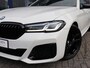 BMW 5-Serie Touring 530i xDrive | M-Sport | Pano | Luchtvering | 4 Wiel Besturing | Leer | Ambiente | 20" M Velgen | 4-Zone Climate | Elektr. Kofferbak | Laser LED | Adaptive Cruise Stop & Go | Keyless Go |