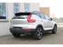 Volvo XC40 T4 Automaat R-Design | Nappa Leder Nubuck bekleding | 20-Inch 5-Dubbel Spaaks Matt Black Diamond Cut Lichtmetalen velgen + banden | Park Assist Camera achter | 1e Eigenaar | 100% Dealeronderhouden | Sensus Navigatie | Park Assist Pilot met Park Assist voor