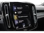 Volvo XC40 T4 Automaat R-Design | Nappa Leder Nubuck bekleding | 20-Inch 5-Dubbel Spaaks Matt Black Diamond Cut Lichtmetalen velgen + banden | Park Assist Camera achter | 1e Eigenaar | 100% Dealeronderhouden | Sensus Navigatie | Park Assist Pilot met Park Assist voor