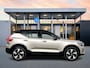 Volvo XC40 Single Motor Extended Range Plus 82 kWh | 19" Allseason | Trekhaak | Adaptieve Cruise | BLIS | Stoel/Stuurverwarming | Keyless | Elektr. Achterklep | Warmtepomp