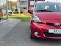 Toyota Aygo 1.0 VVT-I 5DRS Aspiration Red | Eerste eigenaar, Lichtmetalen velgen, Airconditioning, Half leer, Radio/CD Speler