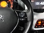 Peugeot 108 1.2 82PK TOP! Roland Garros | Vouwdak/Cabrio | Climate Control | Camera | Bluetooth | LED | Start/Stop Systeem | Buitenspiegels elektrisch verstel -en verwarmbaar | 15"LMV | Navigatie | Isofix | Privacy Glass |