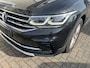 Volkswagen Tiguan 1.4 TSI eHybrid Elegance / AUTOMAAT/ PANO/ TREKHAAK/ ELEK.ACHTERKLEP/ ACC/ STUUR+STOELVERWARMING/ PARKEERSENSOREN V+A/ APP-CONNECT/ NAVI/ DAB/ CLIMA/ LED/ 18'' LMV