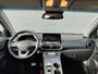 Hyundai Kona Electric EV 64kWh SOH 100% //Bijgeluid Rijmotor// Warmtepomp Navi Ecc Camera Adap.Cruise Pdc Head-Up Apple Carplay Android Auto Display Fashion Lane Assist Dodehoek Assist Privacy Glas Keyless Regensensor 1e Eigenaar Dealeronderhouden Export - Handel Origineel Nederlandse Auto