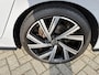 Volkswagen Golf Variant 1.5 eTSI / 150 pk R-Line Business+ Automaat | 19" Lichtmetalen velgen | Navigatie | Stoelverwarming |