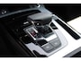 Audi Q5 55 TFSIe S edition Competition | FULL OPTION! | DEALER OH! | LUCHTVERING | PANODAK STOELVERWARMING + MASSAGE | HEAD UP | 360 CAMERA | ADAPTIVE CRUISE | TREKHAAK | BLIS | PRACHTIGE STAAT!