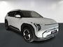 Kia EV3 Plus 81.4 kWh | Dodehoekassistentie | Privacy Glass | Stoel- en stuurwielverwarming | Dual Zone Climate Control | Draadloze oplader voor smartphone |