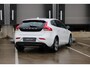 Volvo V40 T5 Inscription | Panorama dak | Elektrische stoel met memory | Schakel flippertjes | Parkeersensoren voor+achter | Achteruitrij camera | Bluetooth