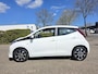 Toyota Aygo 1.0 VVT-i x-Joy AUT! Camera! Carplay! Apk 12-2027! Zondag OPEN!