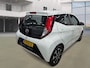Toyota Aygo 1.0 VVT-i x-Joy AUT! Camera! Carplay! Apk 12-2027! VERWACHT!!