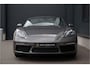 Porsche 718 Boxster 2.0 | 300PK | Porsche Approved 2028 | PPF Neus | Stoelverwarming | Cruise Control |Dealer OH | Stuurverwarming | Dab+ | Carrera 20" | € 110.613 N.P | Garagedeuropener | AppleCarplay | PDC.