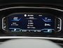 Volkswagen T-Roc 1.5 TSI R-Line Automaat - Stoelverwarming - LED - Park Assist - ACC - Achterklep elektrisch - Apple Carplay/Android Auto