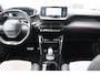 Peugeot e-2008 50KWH 136PK GT PACK AUTOMAAT / NAVI / LEDER / CLIMA / PDC / 18" LMV / CAMERA / PANO. DAK / ALCANTARA / KEYLESS / FULL-LED / FULL OPTIONS / 1E EIGENAAR / NIEUWSTAAT !!