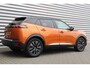 Peugeot e-2008 50KWH 136PK GT PACK AUTOMAAT / NAVI / LEDER / CLIMA / PDC / 18" LMV / CAMERA / PANO. DAK / ALCANTARA / KEYLESS / FULL-LED / FULL OPTIONS / 1E EIGENAAR / NIEUWSTAAT !!