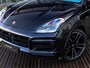 Porsche Cayenne 3.0 E-Hybrid Platinum Edition | SPORTDESIGN | SPORTCHRONO | MOONLIGHTBLUE | ELEKTR. TREKHAAK | SOFTCLOSE | ADAPTIVE CRUISE CONTROL | HEAD-UP | BOSE | 22 INCH | PASM LUCHTVERING | PANORAMA/SCHUIF-KANTELDAK | 18-WEG STOELEN |