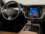 Volvo V60 2.0 T8 Twin Engine AWD R-Design 392Pk Automaat (PANORAMADAK, STOELVENTILATIE, HEAD-UP DISPLAY, MEMORY SEATS, MASSAGE, CAMERA, GETINT GLAS, TREKHAAK, APPLE CARPLAY, NIEUWE APK, NIEUWSTAAT)