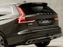 Volvo V60 2.0 T8 Twin Engine AWD R-Design 392Pk Automaat (PANORAMADAK, STOELVENTILATIE, HEAD-UP DISPLAY, MEMORY SEATS, MASSAGE, CAMERA, GETINT GLAS, TREKHAAK, APPLE CARPLAY, NIEUWE APK, NIEUWSTAAT)