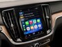 Volvo V60 2.0 T8 Twin Engine AWD R-Design 392Pk Automaat (PANORAMADAK, STOELVENTILATIE, HEAD-UP DISPLAY, MEMORY SEATS, MASSAGE, CAMERA, GETINT GLAS, TREKHAAK, APPLE CARPLAY, NIEUWE APK, NIEUWSTAAT)