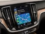Volvo V60 2.0 T8 Twin Engine AWD R-Design 392Pk Automaat (PANORAMADAK, STOELVENTILATIE, HEAD-UP DISPLAY, MEMORY SEATS, MASSAGE, CAMERA, GETINT GLAS, TREKHAAK, APPLE CARPLAY, NIEUWE APK, NIEUWSTAAT)